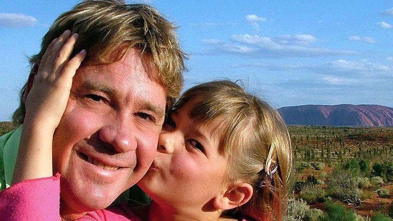 Bindi Irwin Stretches Roses to Celebrate 20 Years Since Dad’s ‘Crocodile Hunter’ Legacy
