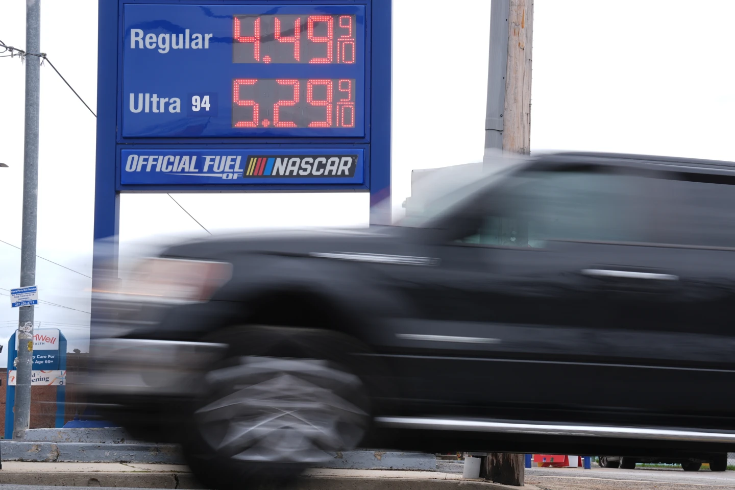 U.S. Gas Prices Surge Past $4 a Gallon Amid Ongoing Iran War