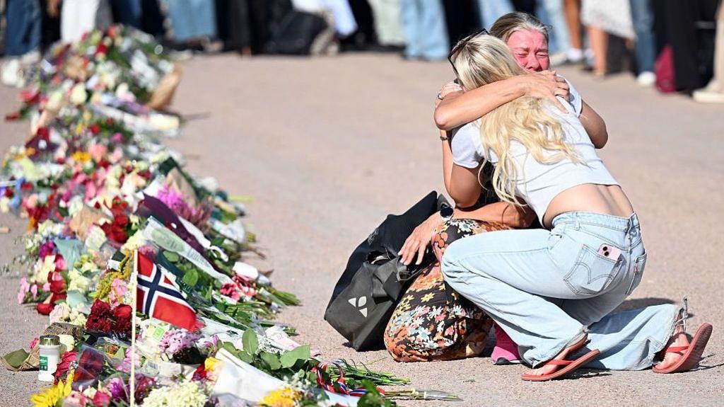 Norwegians Gather to Lay Flowers as King Harald V’s Health Deteriorates