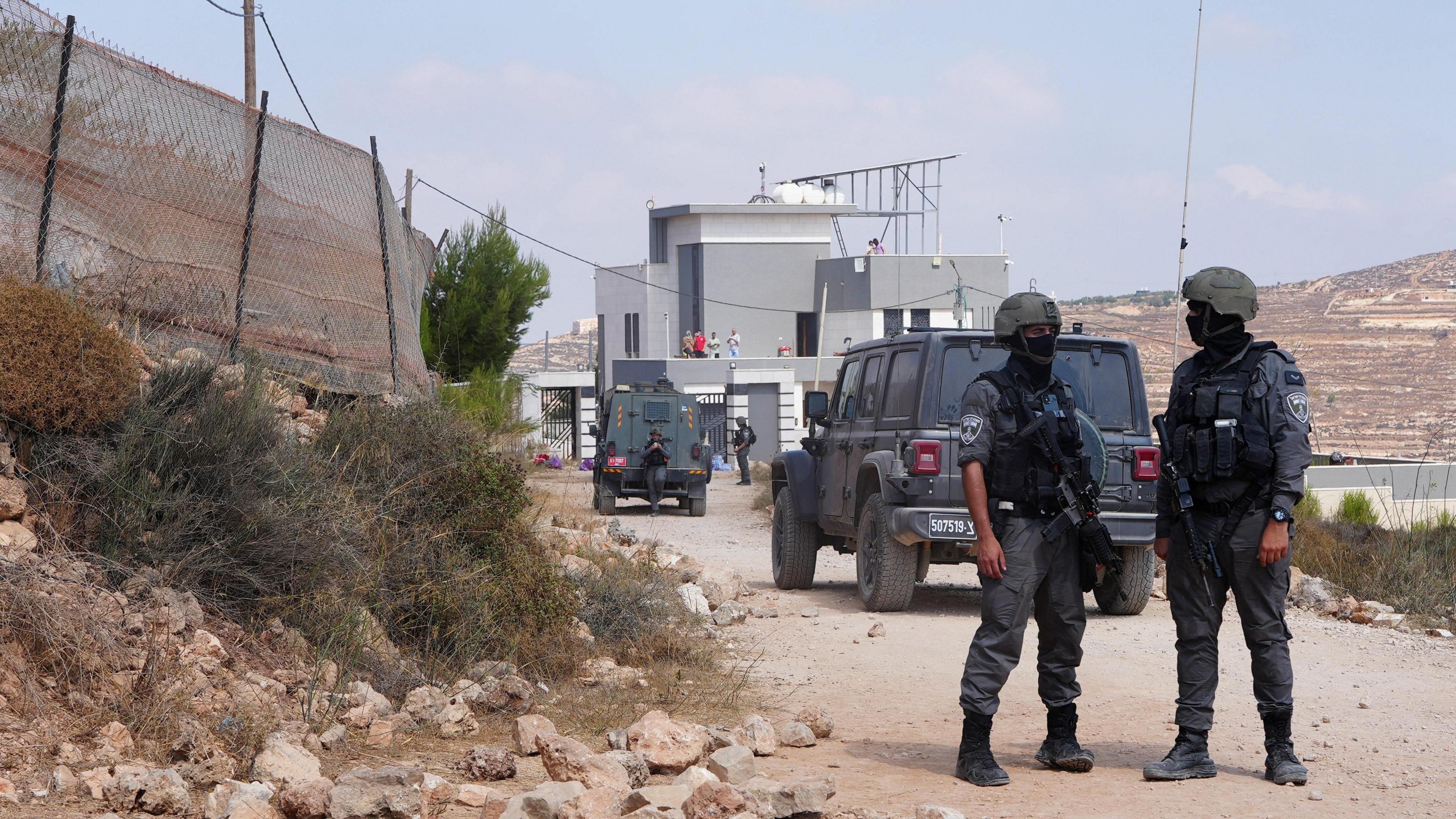 Activists Attempt to Deliver Aid Amid Israeli Settler Siege in West Bank's Qusra