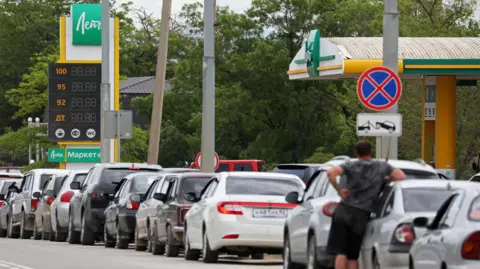 Fuel Sales Suspended in Crimea as Ukraine Launches Attacks on Oil Facilities