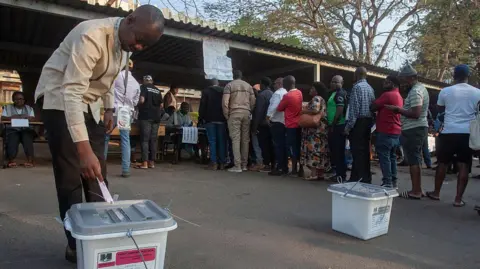 Malawi Holds Presidential and Parliamentary Elections Amid Economic Crisis