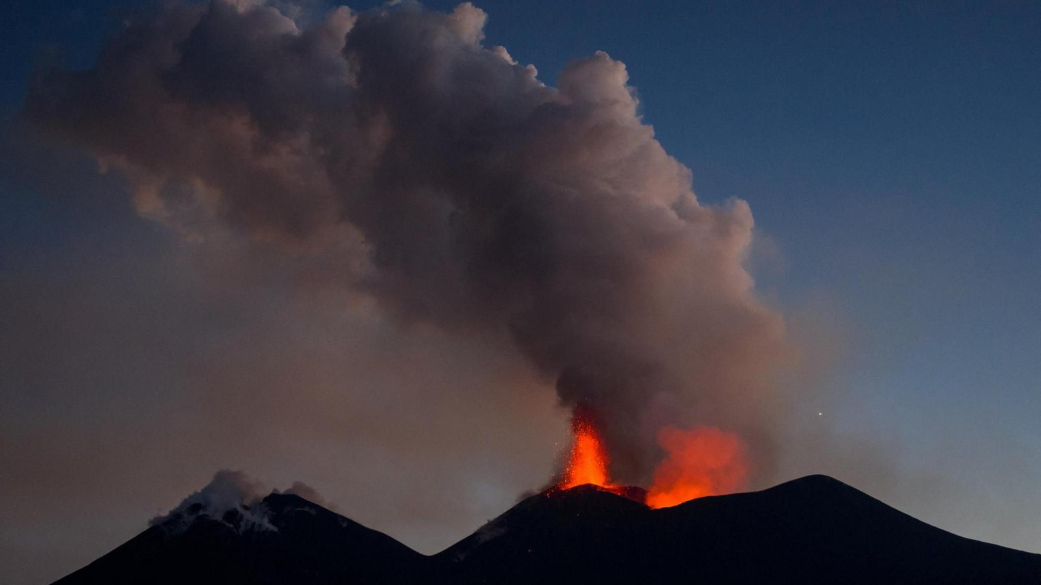 American Hiker Fatally Struck by Lightning on Volcanic Mount Etna