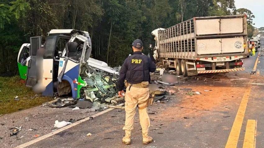 Head‑on Collision Between Bus and Lorry in Brazil Claims 23 Lives