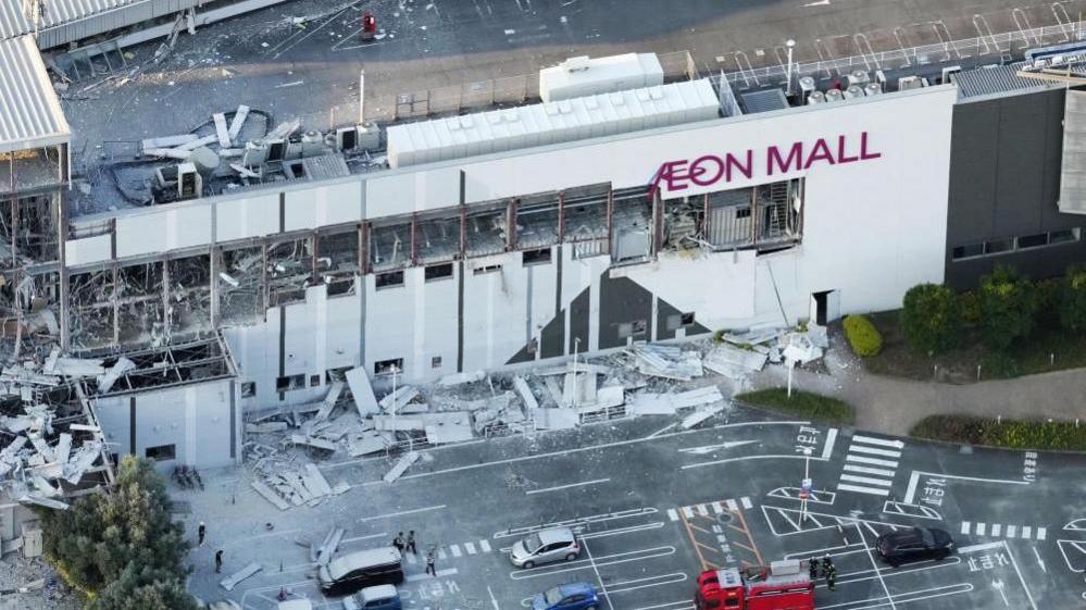 Japan Shopping Centre Trapped After Earthquake as Rescue Ops Intensify