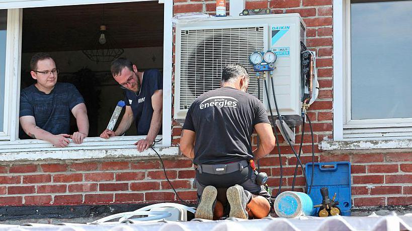 France’s Heatwave Sparks Politically Divided Debate Over Air‑Conditioning