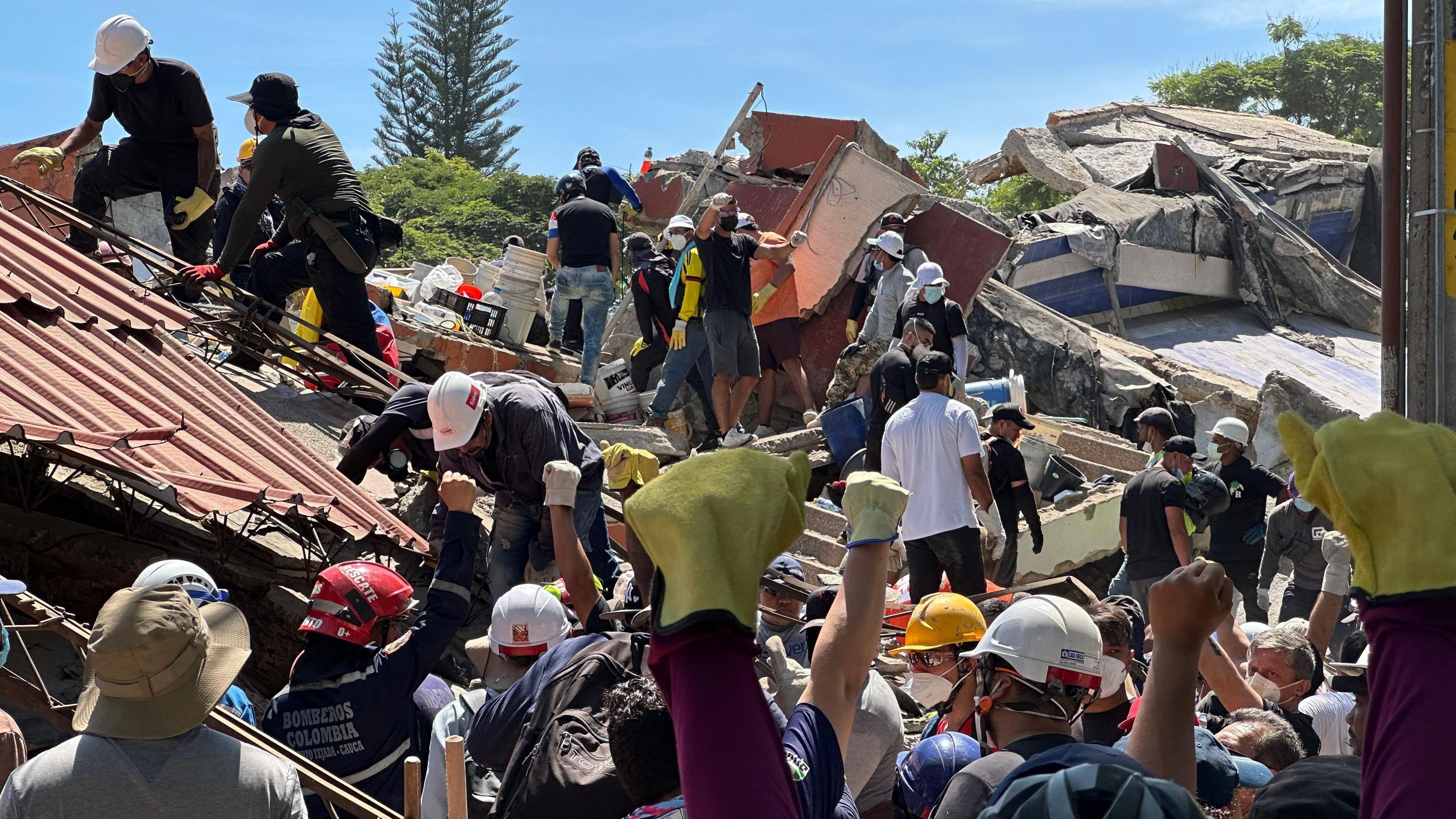 Anguish at the Collapsed Building: Family Hope Amid Cali Earthquake Rescue