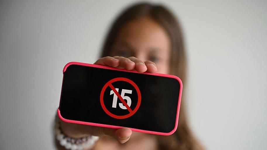 France Sets First European Ban on Social Media for Under‑15s