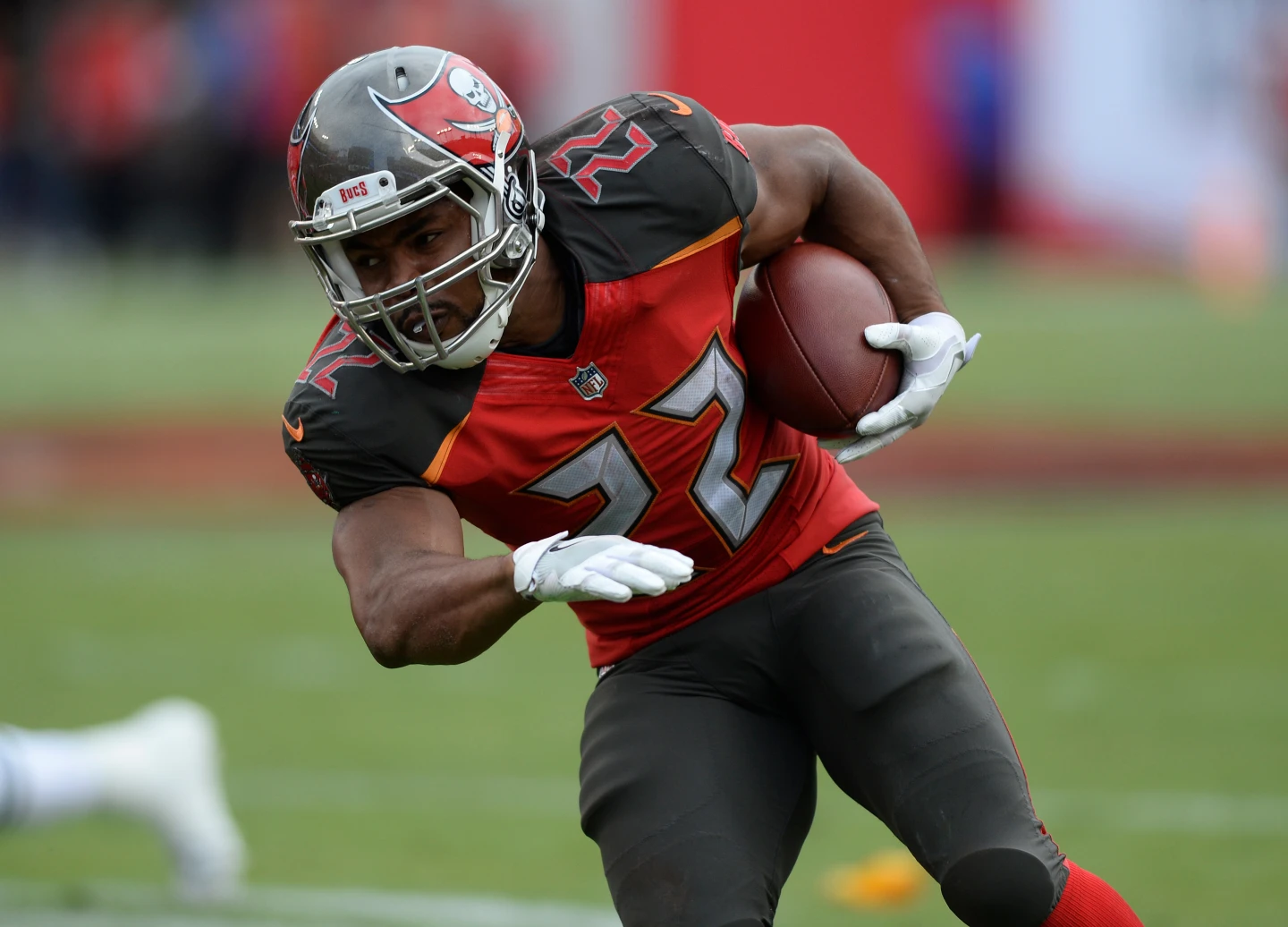 Former NFL Star Doug Martin Dies After Police Encounter in Oakland