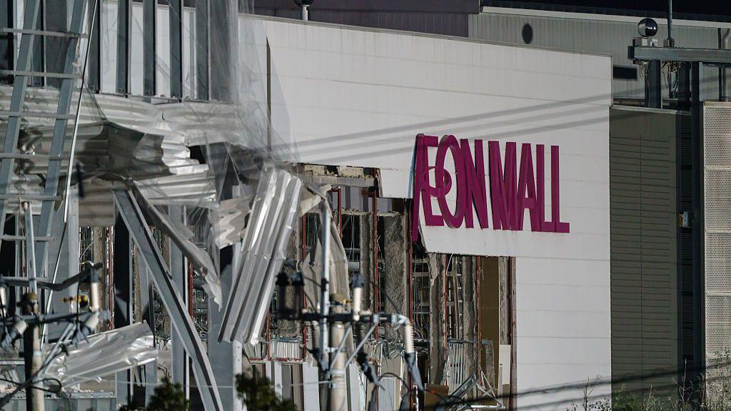Two Workers Killed After Returning to Quake‑Hit Mall for Cash Move