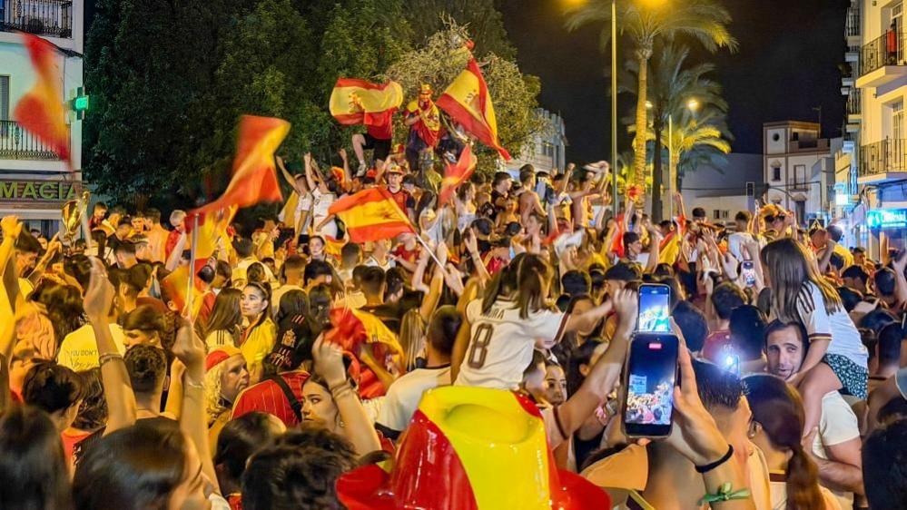 13‑Year‑Old Dies After Fountain Collapse During Spain’s World Cup Celebration