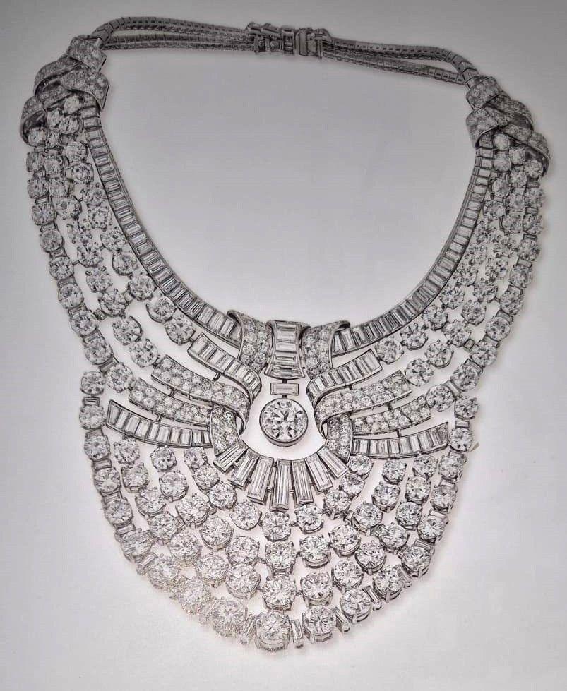 Prisoners of Diamonds: 600‑Carat Necklace Stolen From Vienna Museum in Daylight Heist