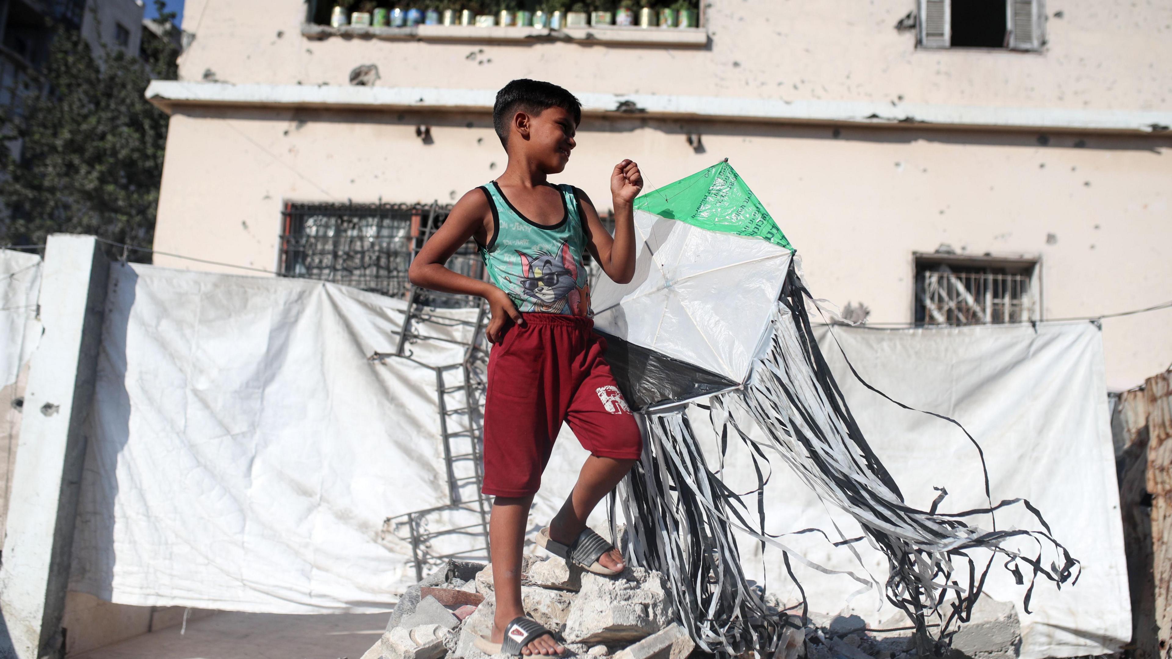 Israel Threatens Retaliatory Strikes After Kites Set Loose From Gaza