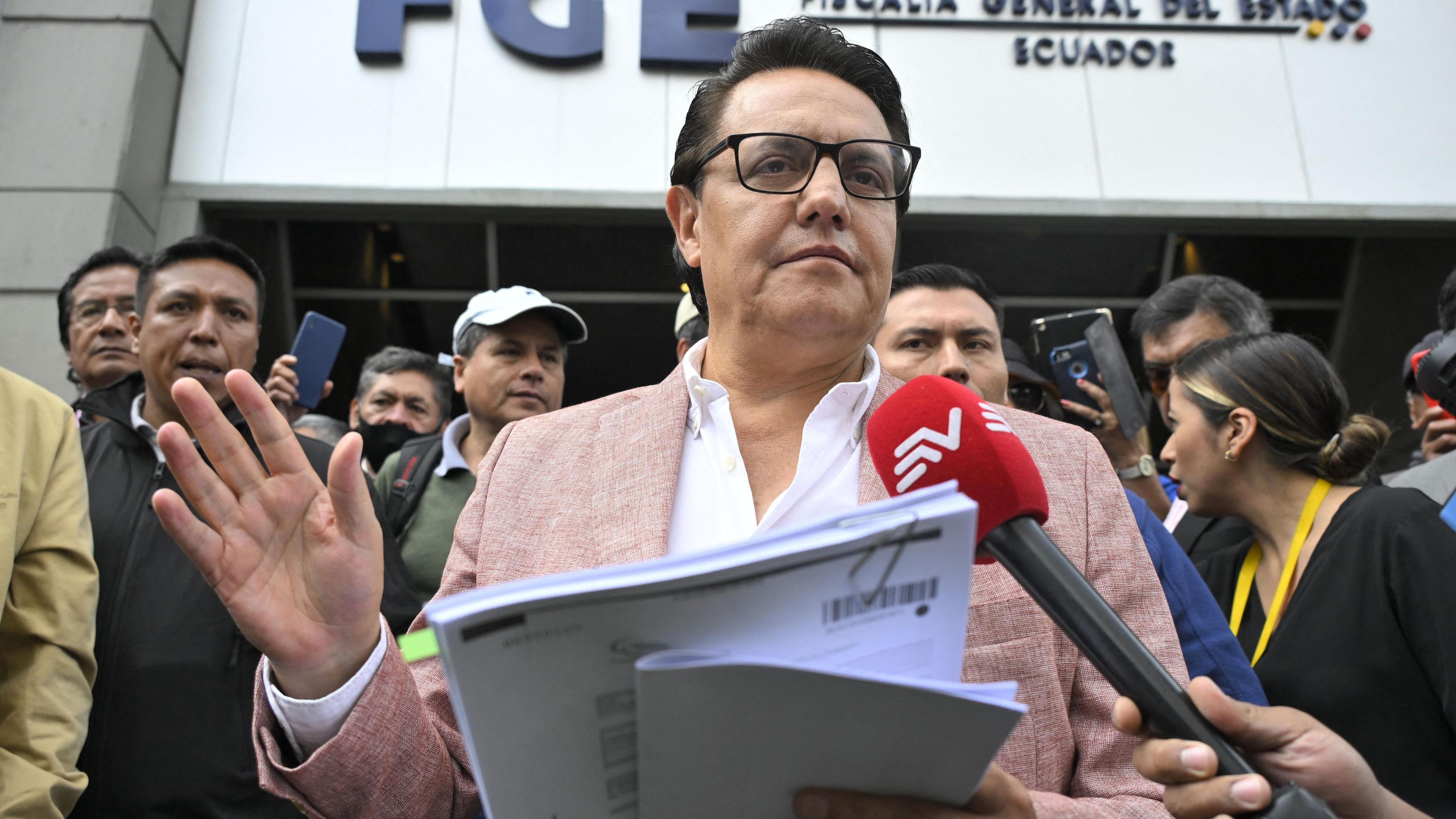 Ecuador Prosecutors Charge Former Interior Minister Over 2023 Candidate Murder