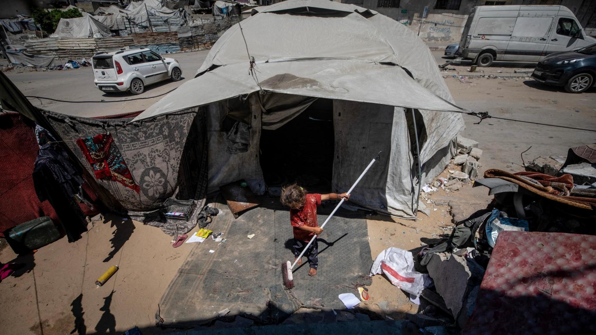 Board of Peace envoy warns of 'point of no return' as Israeli strikes continue and Hamas refuses disarmament