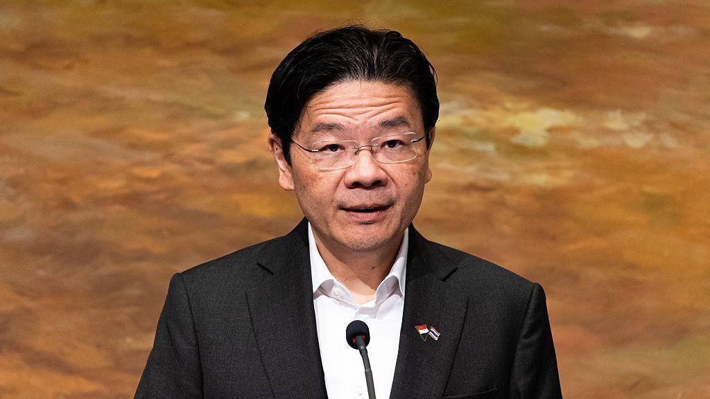 Singapore’s PM Gets $1M Salary Hike, Vows to Donate It