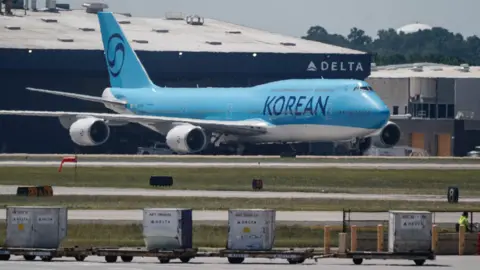 More Than 300 South Korean Workers Returned Home After US Immigration Raid