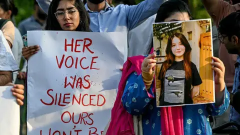 Death Sentence for Man Who Killed TikTok Star in Pakistan