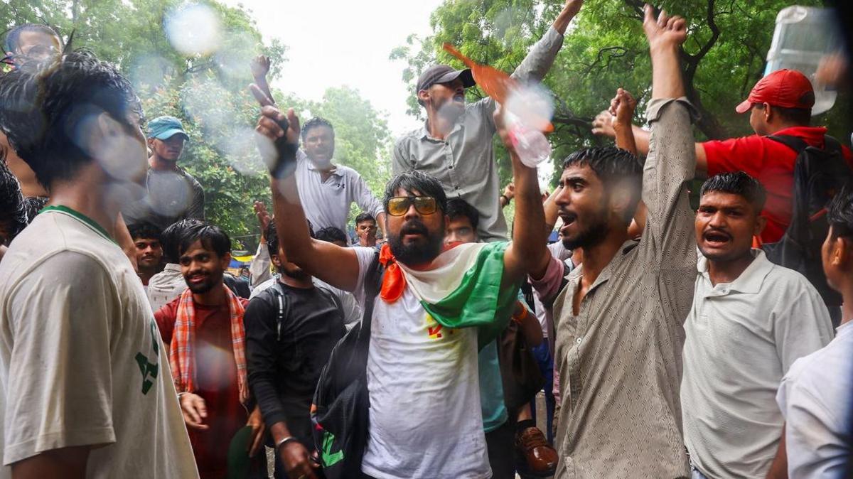 India’s ‘Cockroach’ Protest Amplifies Pressure on Modi, Political Row Escalates