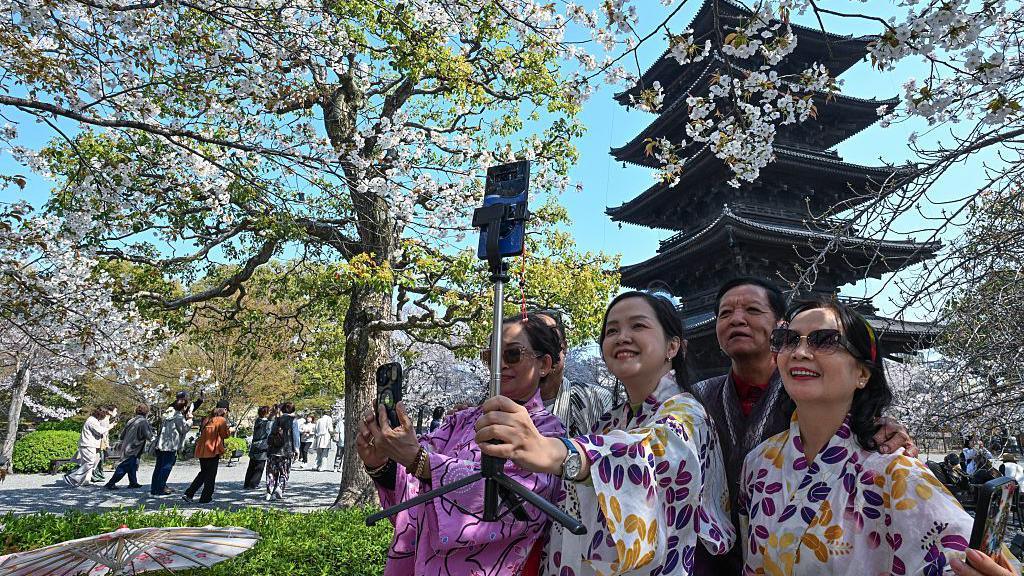 Japan Quintuples Visa Fees, First Price Rise Since 1978
